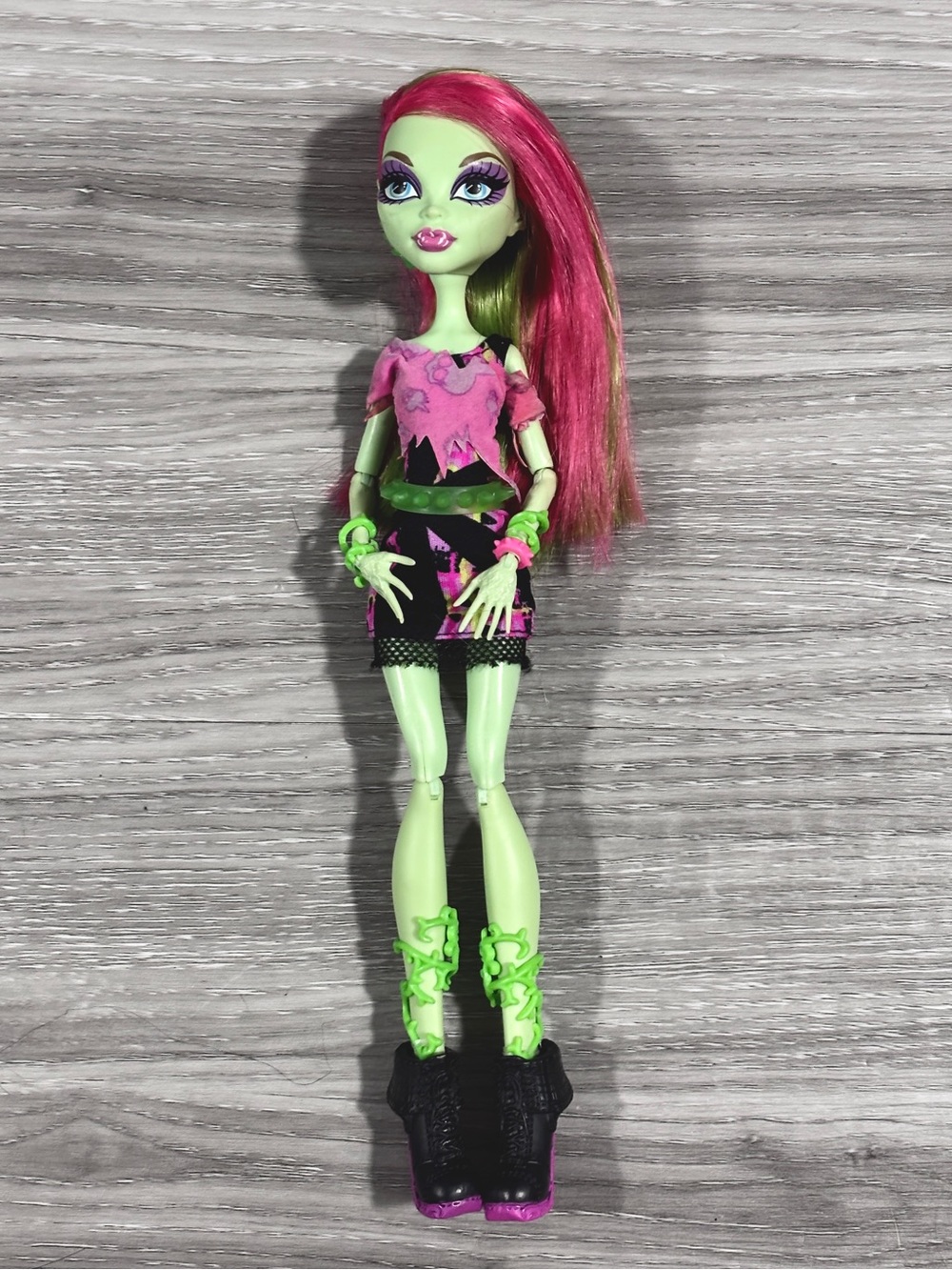 Monster High Venus Mcflytrap Music Festival Doll G1